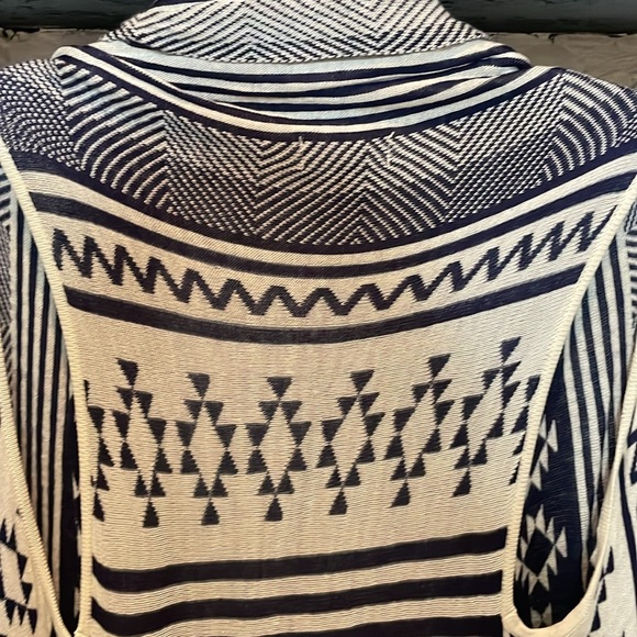 Like new super soft medium Takara sweater vest coat - Picture 6 of 6